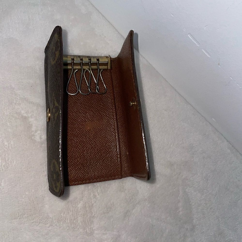 Authentic Louis Vuitton 4 Key Wallet - Picture 8 of 13